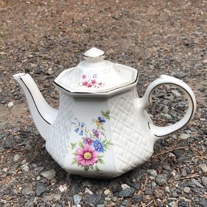 Vintage Windsor Sadler Teapot